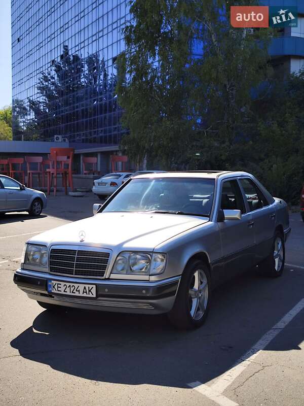 Седан Mercedes-Benz E-Class 1994 в Днепре