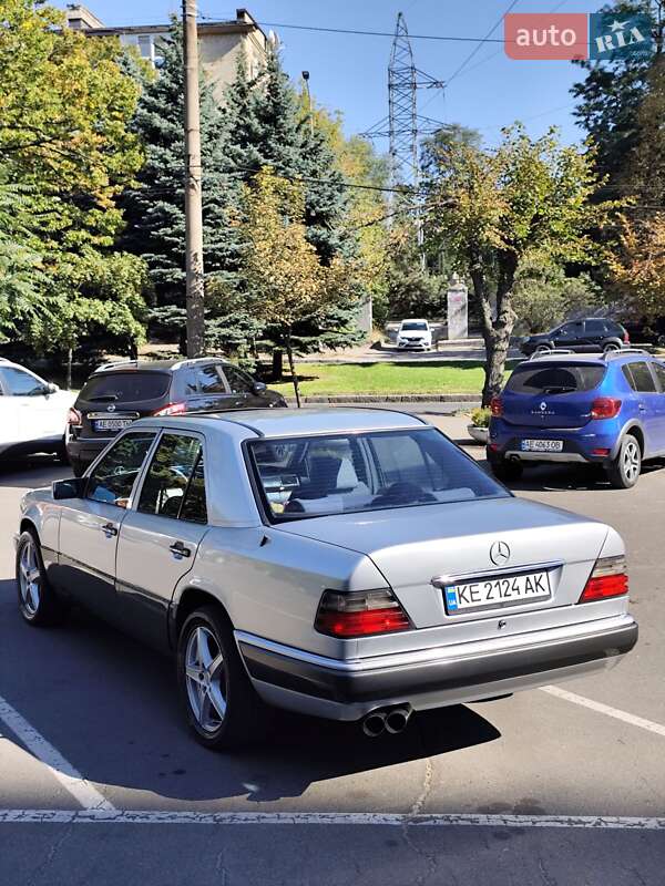 Седан Mercedes-Benz E-Class 1994 в Днепре