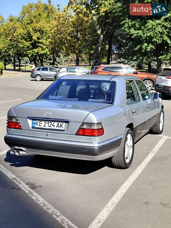 Седан Mercedes-Benz E-Class 1994 в Днепре