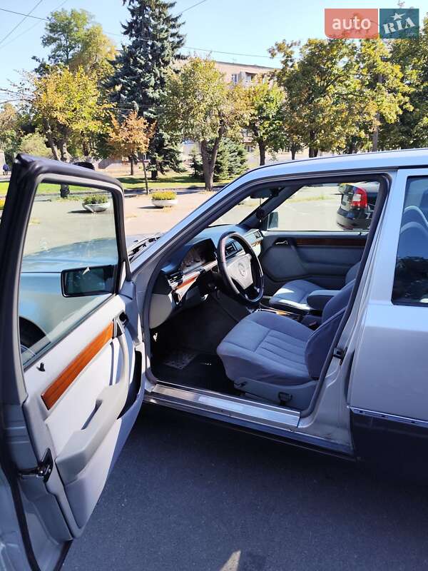 Седан Mercedes-Benz E-Class 1994 в Днепре