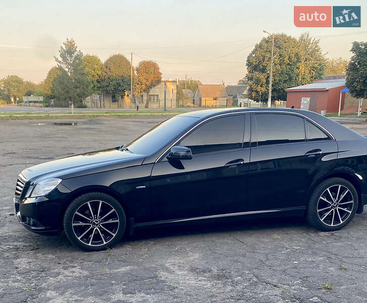 Седан Mercedes-Benz E-Class 2010 в Устилуге