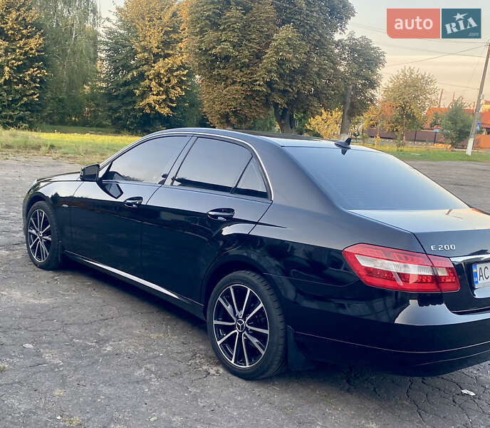 Седан Mercedes-Benz E-Class 2010 в Устилуге