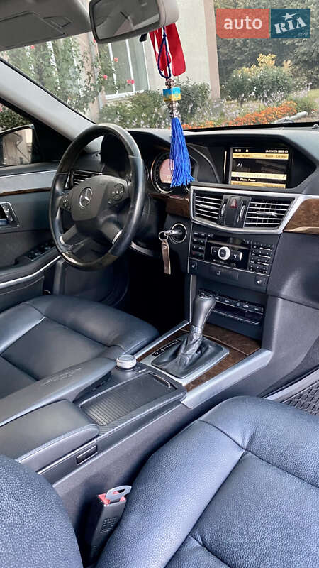 Седан Mercedes-Benz E-Class 2010 в Устилуге