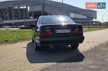 Седан Mercedes-Benz E-Class 2001 в 