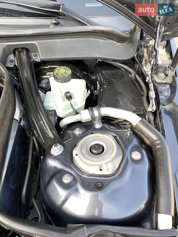 Седан Mercedes-Benz E-Class 2012 в Чернігові