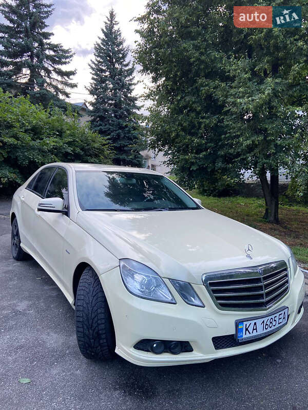 Седан Mercedes-Benz E-Class 2010 в 
