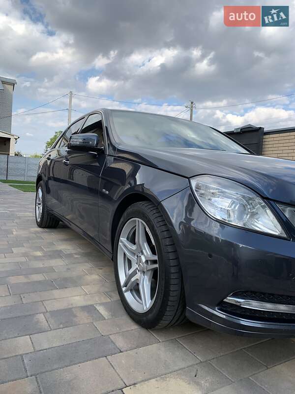 Седан Mercedes-Benz E-Class 2012 в Чернігові