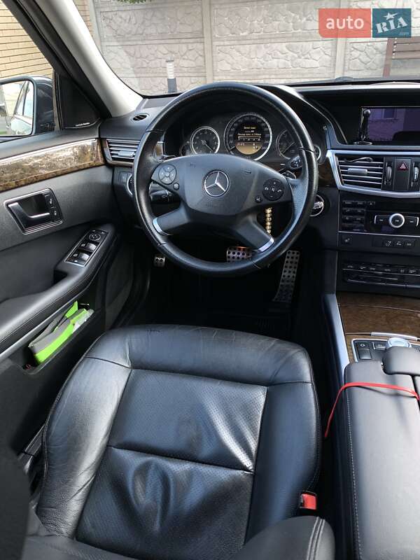 Седан Mercedes-Benz E-Class 2012 в Чернігові