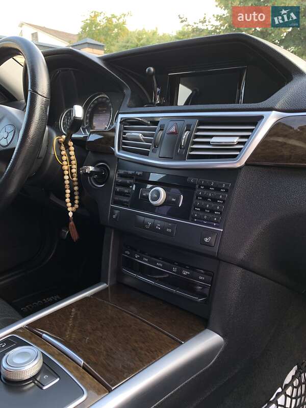 Седан Mercedes-Benz E-Class 2012 в Чернігові