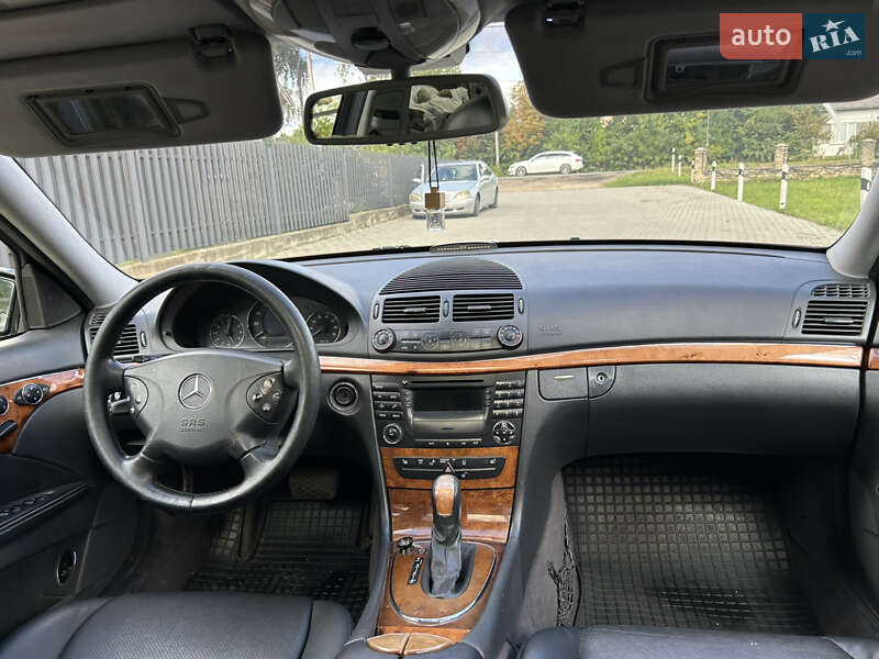 Седан Mercedes-Benz E-Class 2003 в Долине