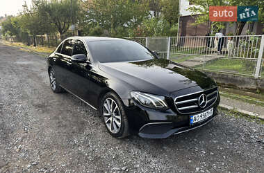 Седан Mercedes-Benz E-Class 2018 в Воловцю
