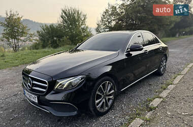 Седан Mercedes-Benz E-Class 2018 в Воловцю