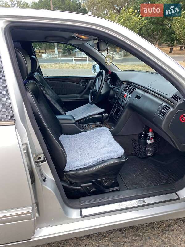 Седан Mercedes-Benz E-Class 2001 в Белгороде-Днестровском