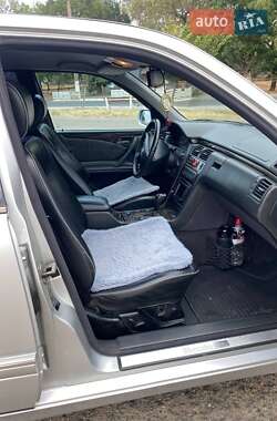 Седан Mercedes-Benz E-Class 2001 в 