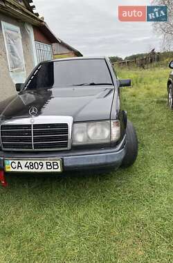 Седан Mercedes-Benz E-Class 1987 в 
