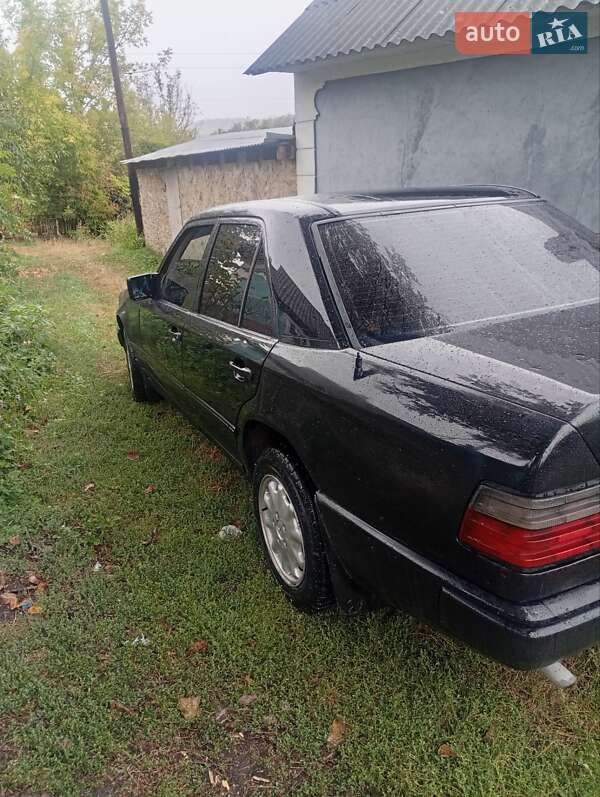 Хетчбек Mercedes-Benz E-Class 1986 в Могилів-Подільському