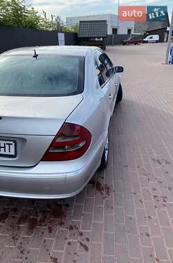 Седан Mercedes-Benz E-Class 2002 в 
