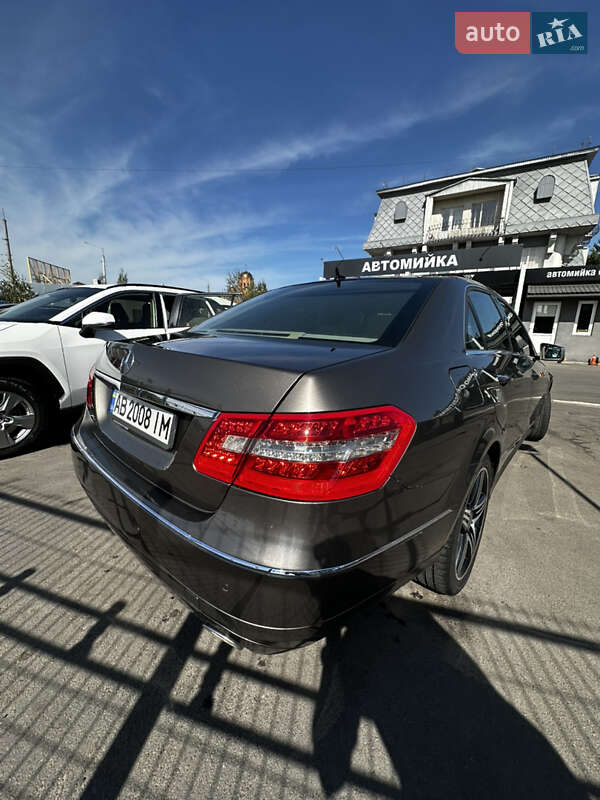 Седан Mercedes-Benz E-Class 2009 в Виннице