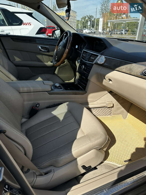 Седан Mercedes-Benz E-Class 2009 в Виннице