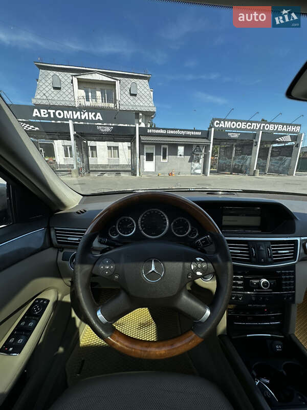 Седан Mercedes-Benz E-Class 2009 в Виннице