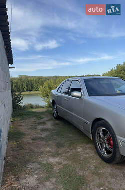 Седан Mercedes-Benz E-Class 2001 в 