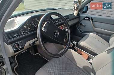 Седан Mercedes-Benz E-Class 1989 в 