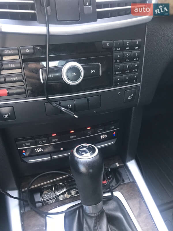 Седан Mercedes-Benz E-Class 2012 в Києві