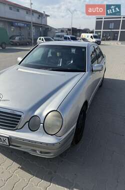 Седан Mercedes-Benz E-Class 2001 в Золочеве