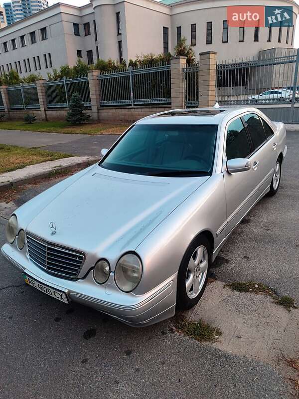 Седан Mercedes-Benz E-Class 2000 в Киеве