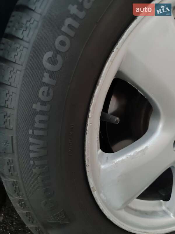 Седан Mercedes-Benz E-Class 2000 в Киеве