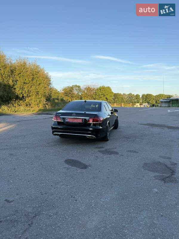 Седан Mercedes-Benz E-Class 2015 в Львове