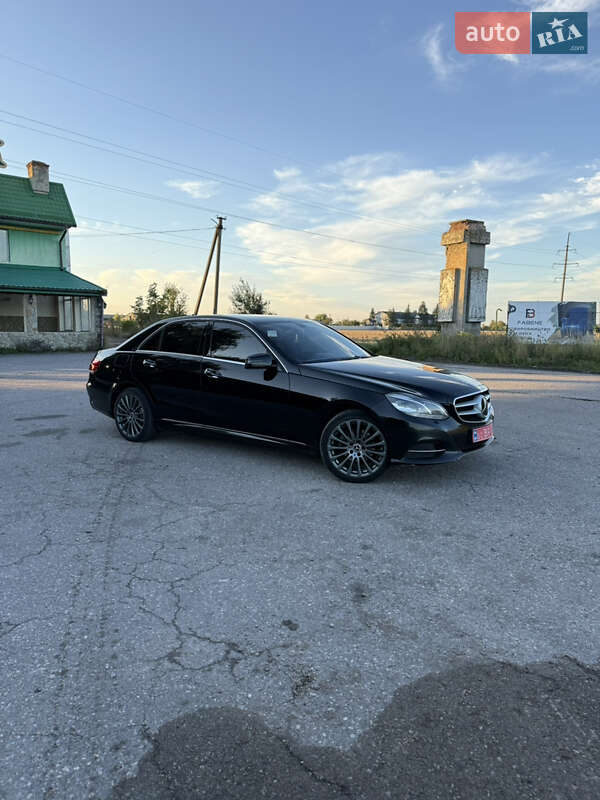 Седан Mercedes-Benz E-Class 2015 в Львове