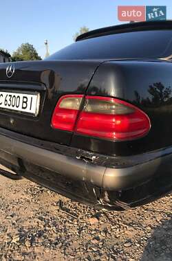 Седан Mercedes-Benz E-Class 2000 в 