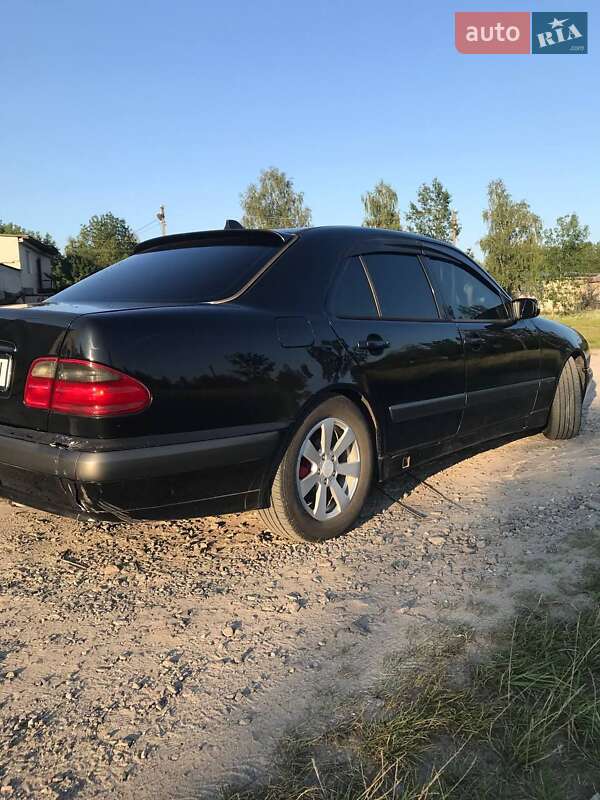 Mercedes-Benz E-Class 2000