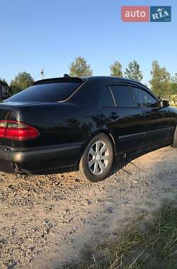 Седан Mercedes-Benz E-Class 2000 в 