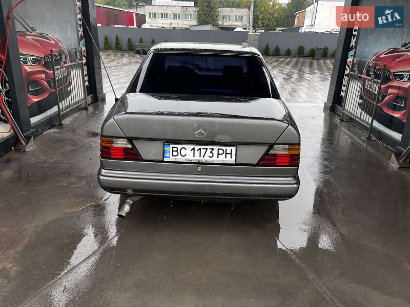 Седан Mercedes-Benz E-Class 1990 в Львове