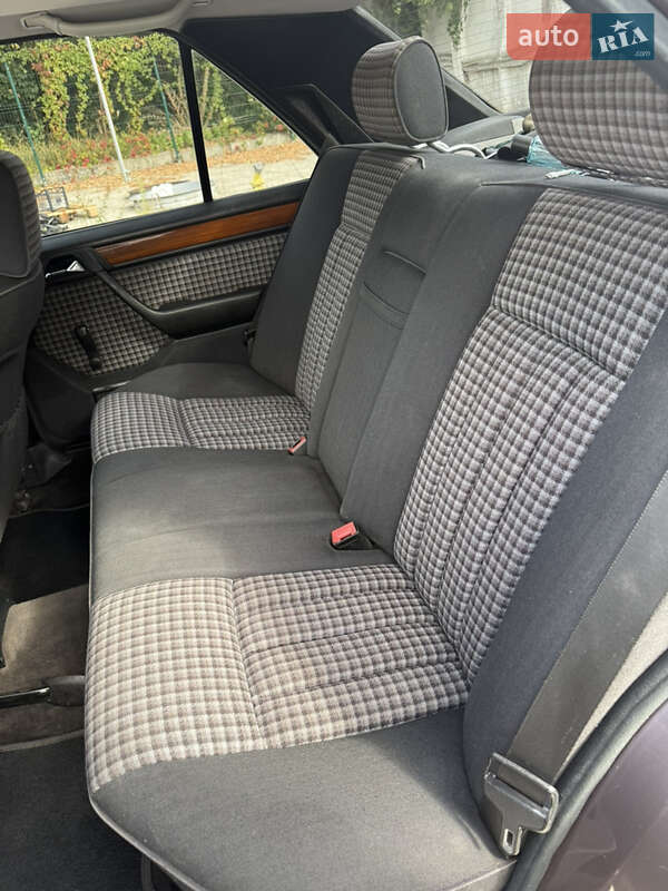 Седан Mercedes-Benz E-Class 1992 в Києві фото 11 Седан Mercedes-Benz E-Class 1992 в Києві