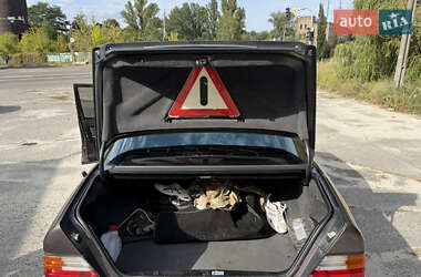 Седан Mercedes-Benz E-Class 1992 в 
