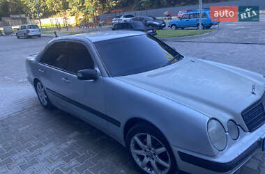 Седан Mercedes-Benz E-Class 2000 в 
