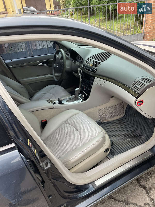 Седан Mercedes-Benz E-Class 2004 в Ровно