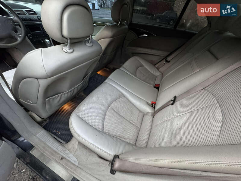 Седан Mercedes-Benz E-Class 2004 в Ровно