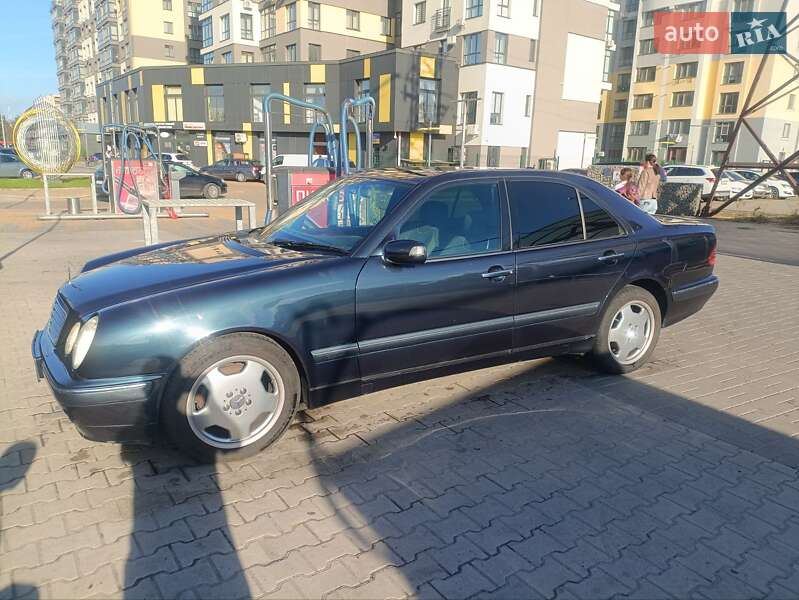 Седан Mercedes-Benz E-Class 2000 в Ивано-Франковске