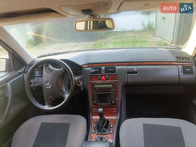 Седан Mercedes-Benz E-Class 2000 в Ивано-Франковске