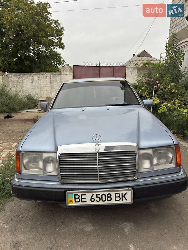 Седан Mercedes-Benz E-Class 1992 в Николаеве