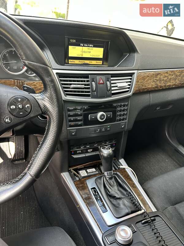 Седан Mercedes-Benz E-Class 2011 в Луцке