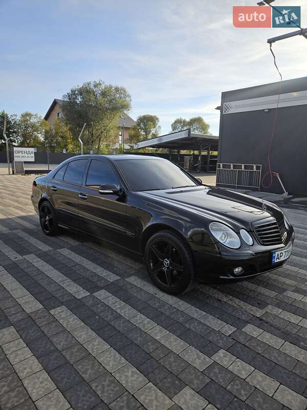 Седан Mercedes-Benz E-Class 2007 в Конопнице