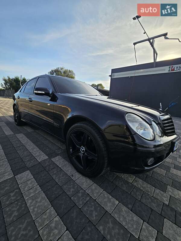 Седан Mercedes-Benz E-Class 2007 в Конопнице