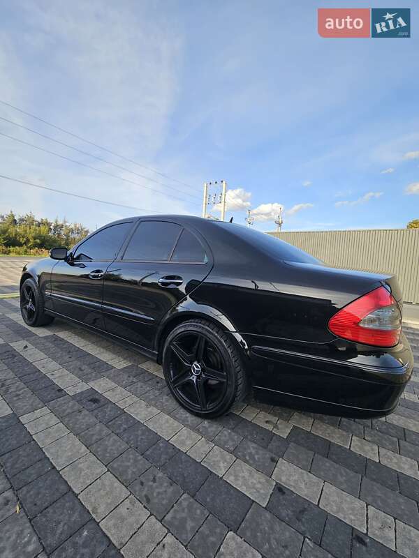 Седан Mercedes-Benz E-Class 2007 в Конопнице