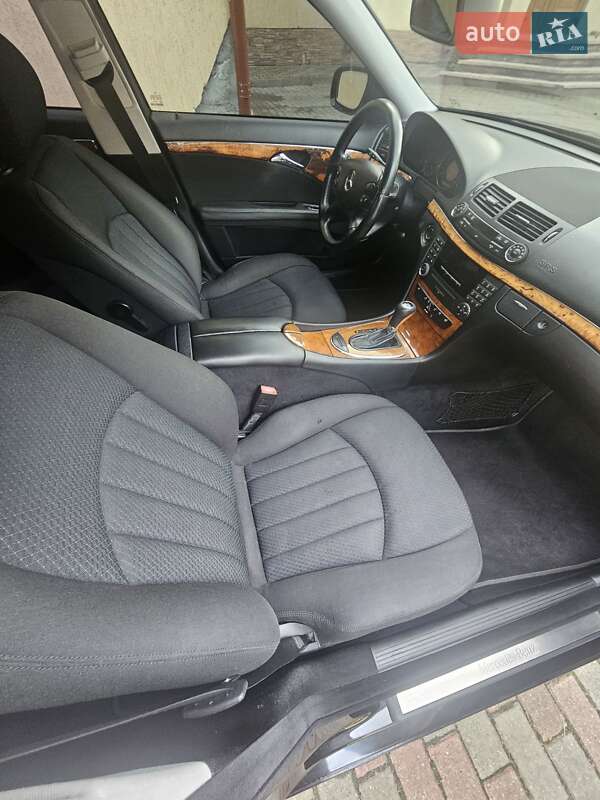 Седан Mercedes-Benz E-Class 2007 в Конопнице