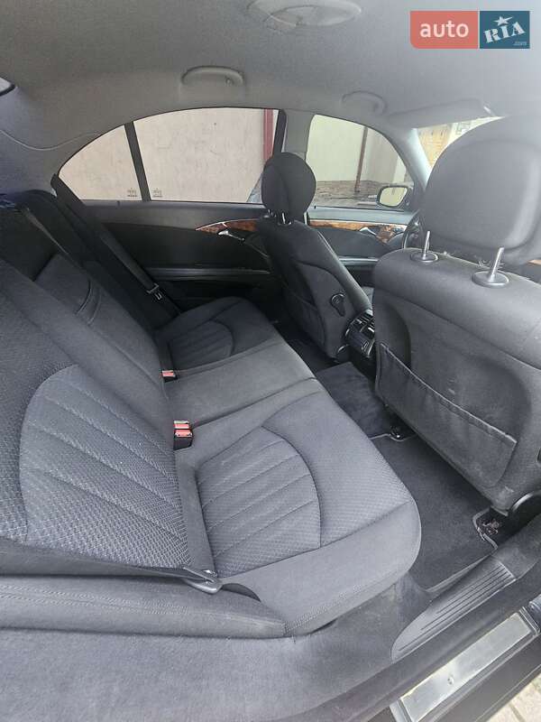 Седан Mercedes-Benz E-Class 2007 в Конопнице